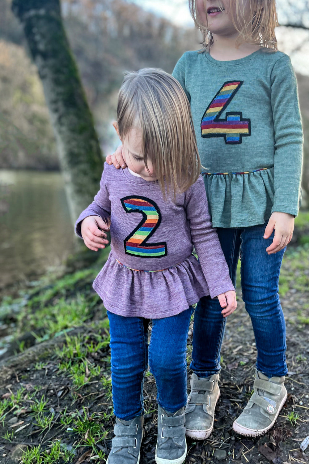 Geschwister-Look: Immergrün Schößchenshirts mit Regenbogen-Zahlen – Schnittmuster