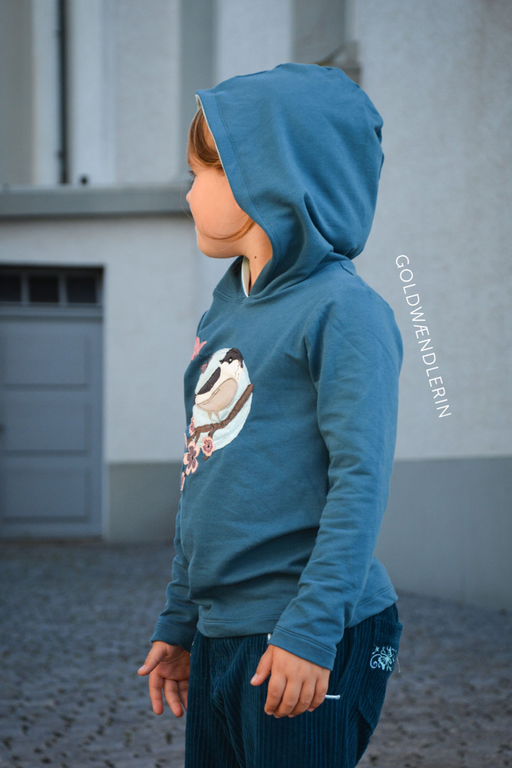 Immergrün Hoodie in Petrol mit Vogel-Applikation – Add-On Kapuze