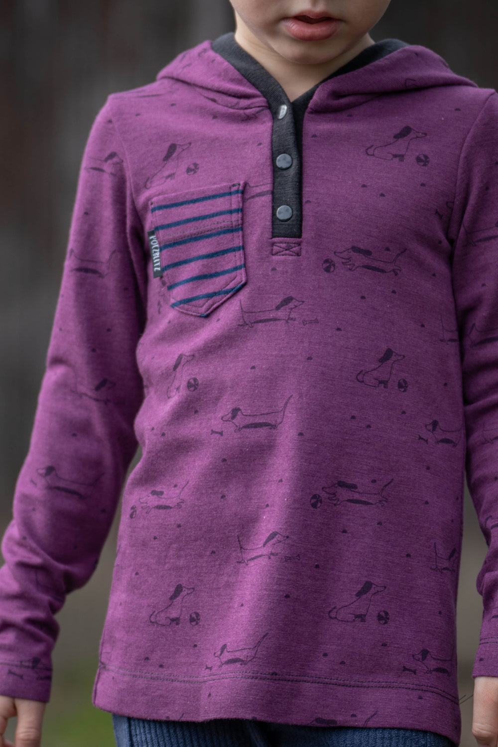 Immergrün Kapuzenshirt in Lila mit gestreifter Tasche