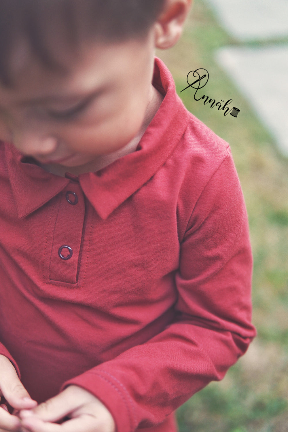 Poloshirt mit Knopfleiste in Rot nach Immergrün Add-On