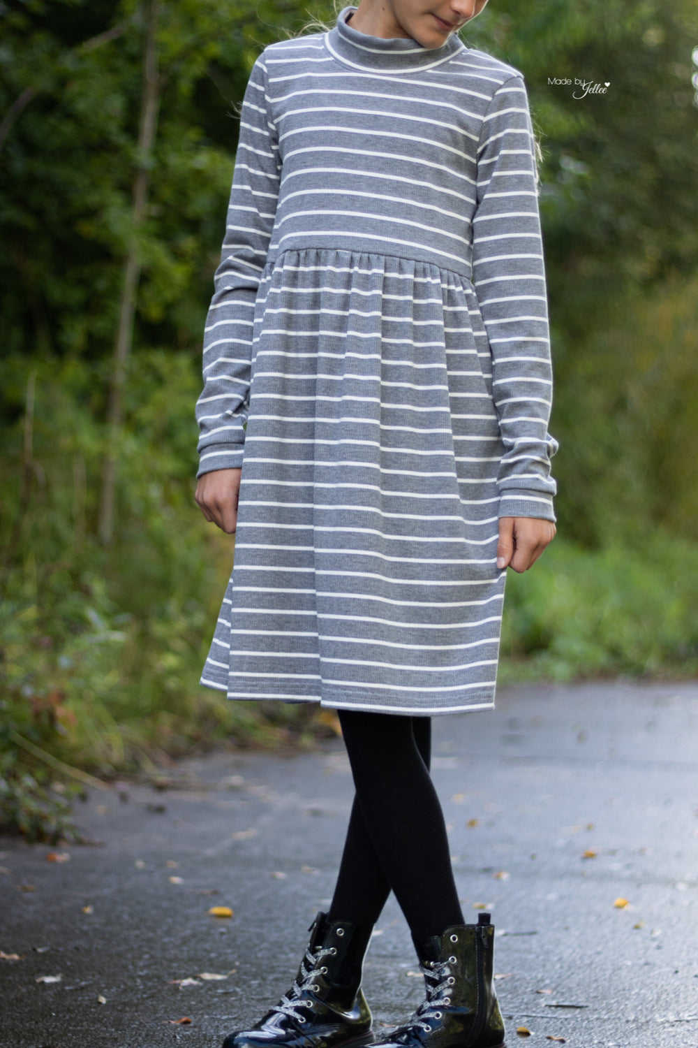 Immergrün Kleid mit Rollkragen, grau gestreift