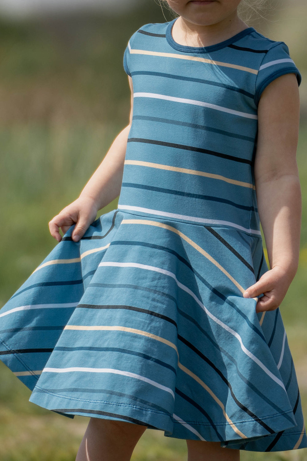 Immergrün Kleid mit Drehrock in Blau gestreift – Add-On Schnittmuster