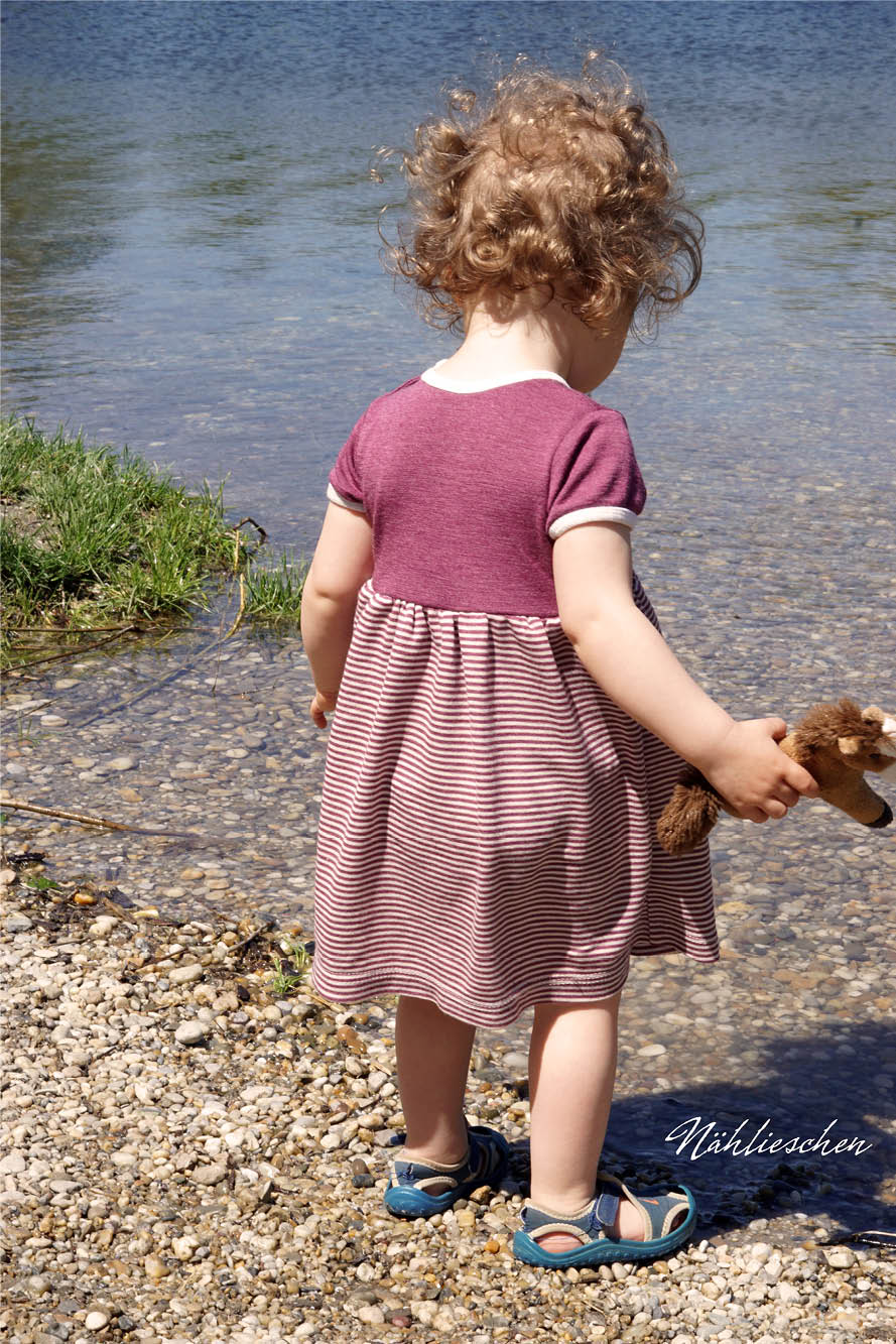 Bodykleid mit kurzen Ärmeln, Schnittmuster von Firlefanz für Wolle-Seide