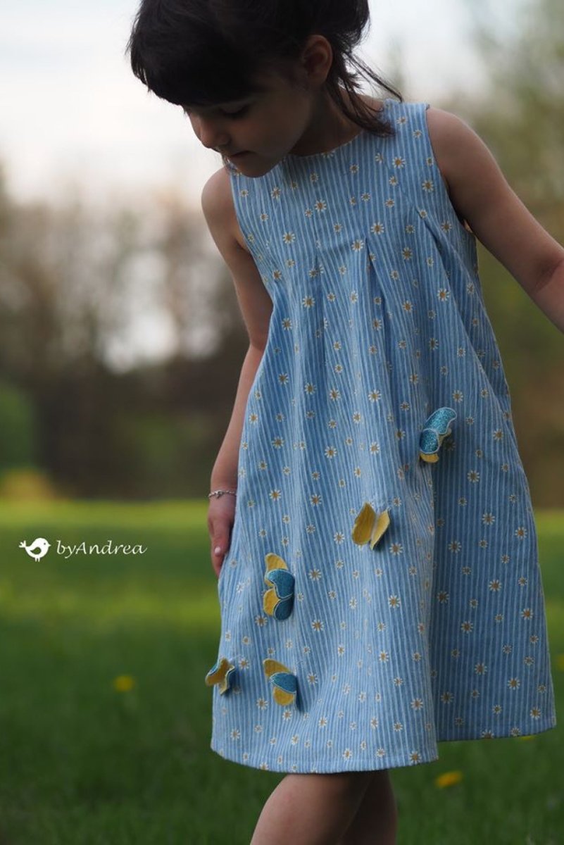 Gänseblümchen Kleid mit Schmetterlingen Applikation