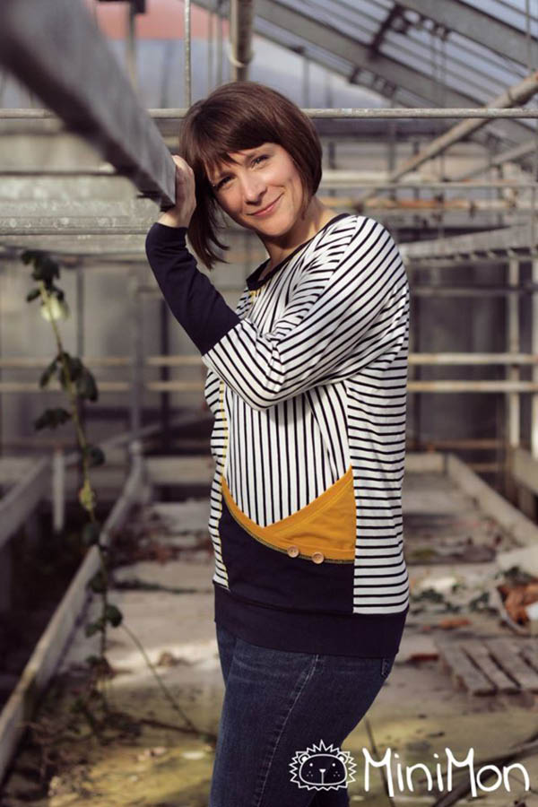 Pinia Fledermausshirt aus Ringeljersey mit gelber überlappender Seitentasche